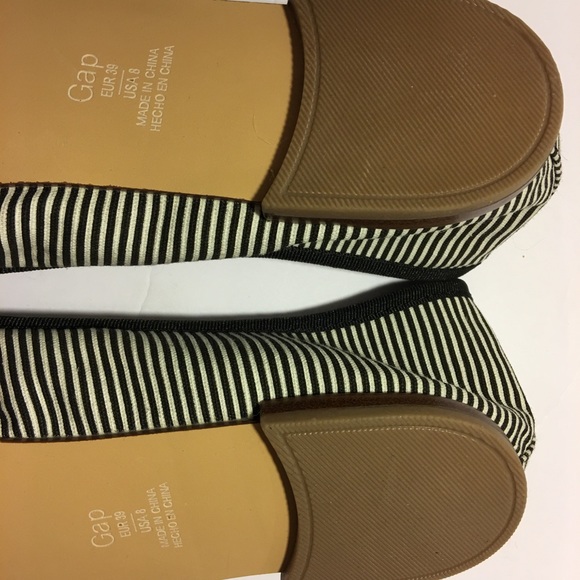 GAP (NEW) Black & White Stripe Ballet Flats - Picture 4 of 4